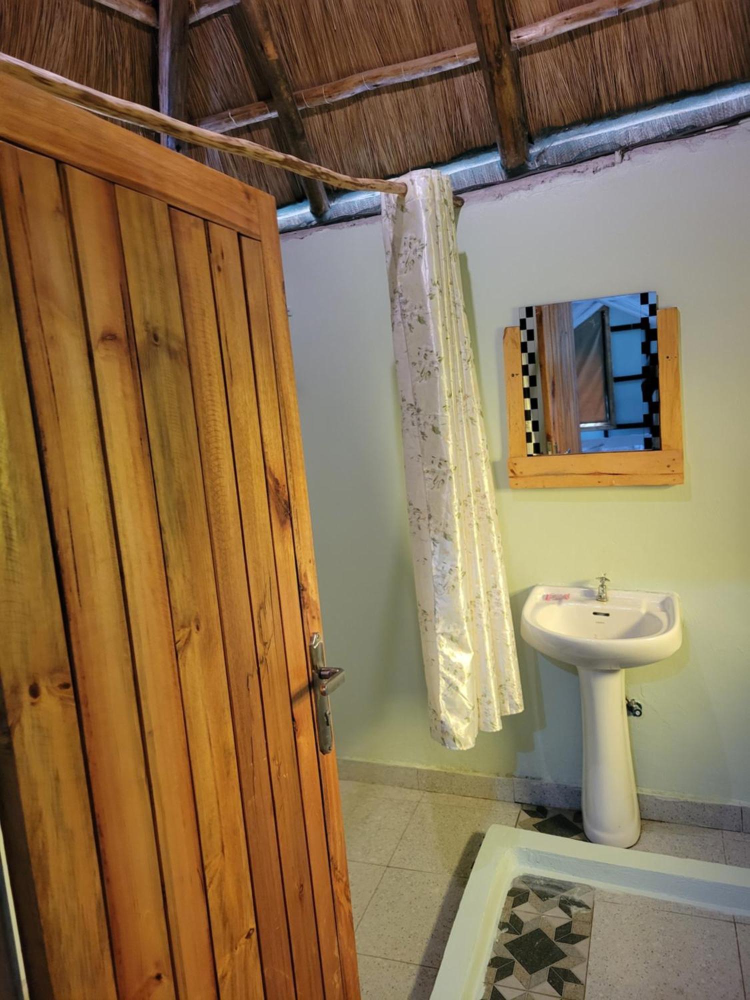 Songbird Safari Lodge & Campsite Katunguru Dış mekan fotoğraf